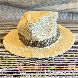 New without tags! Gap Stylish Cream Fedora Hat with Tan Band